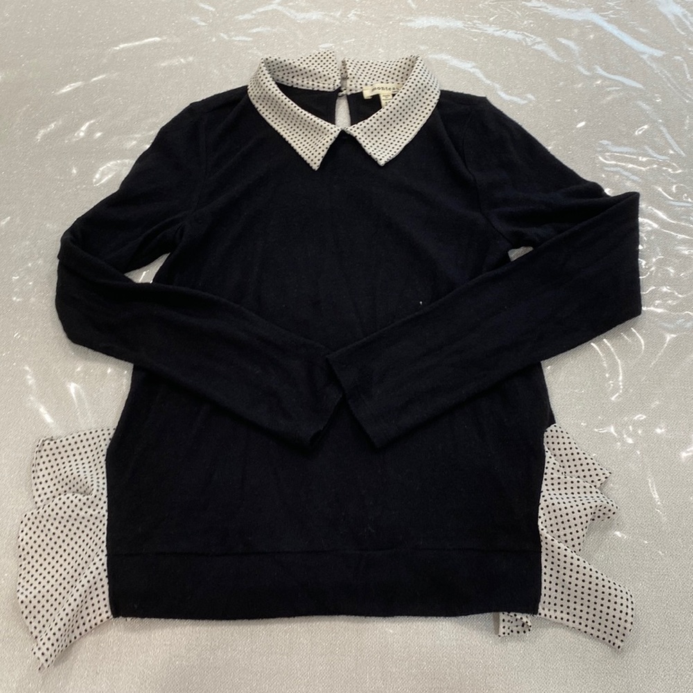 Black sweater with collar